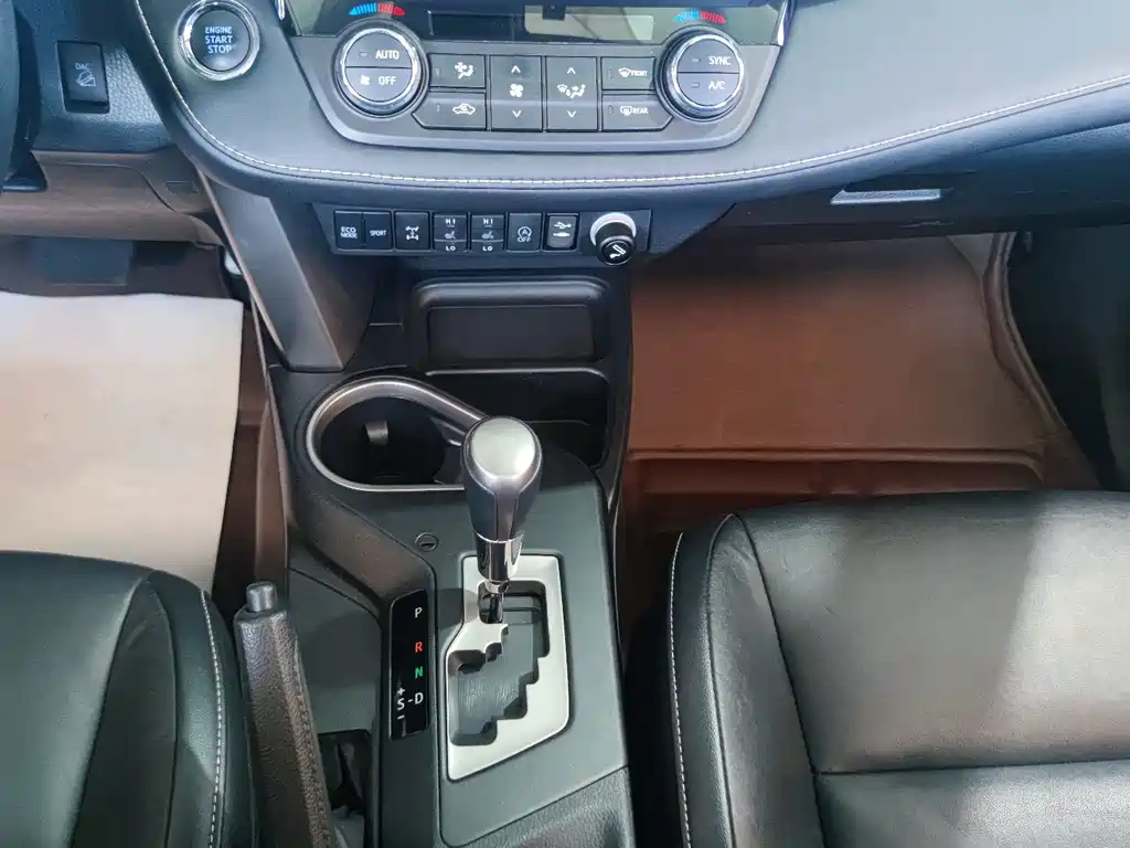 Toyota RAV4 — фото 8