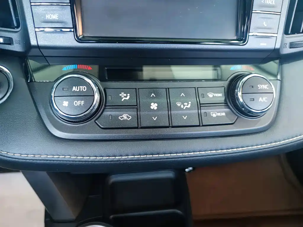 Toyota RAV4 — фото 9