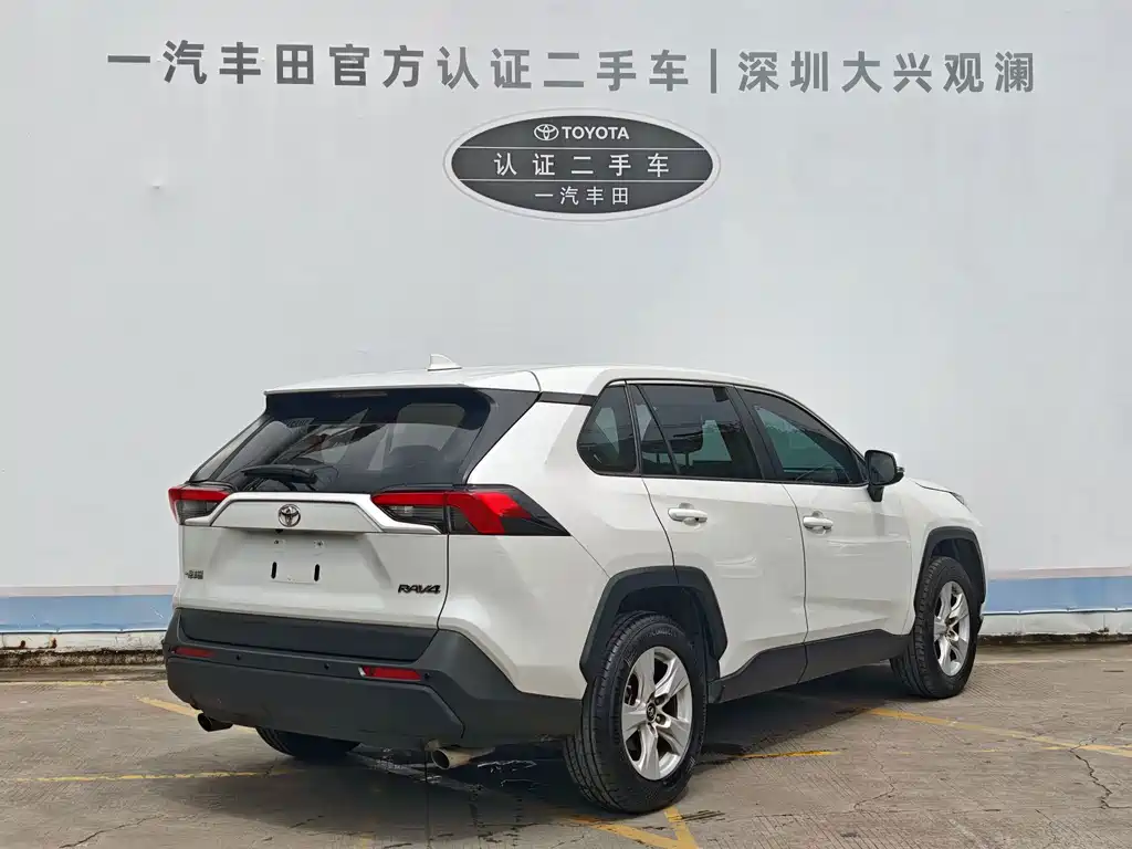 Toyota RAV4 — фото 5