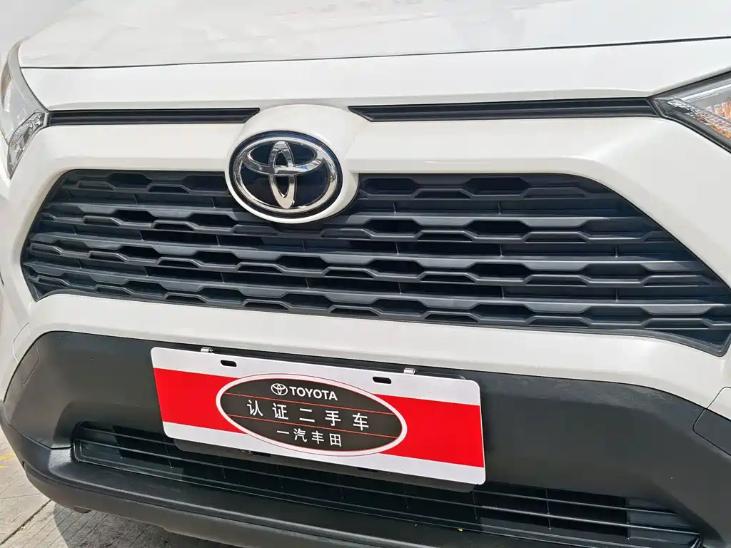 Toyota RAV4 — фото 8