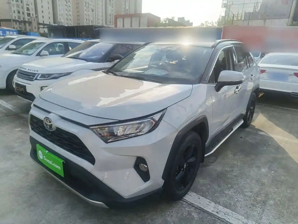 Toyota RAV4 — фото 2
