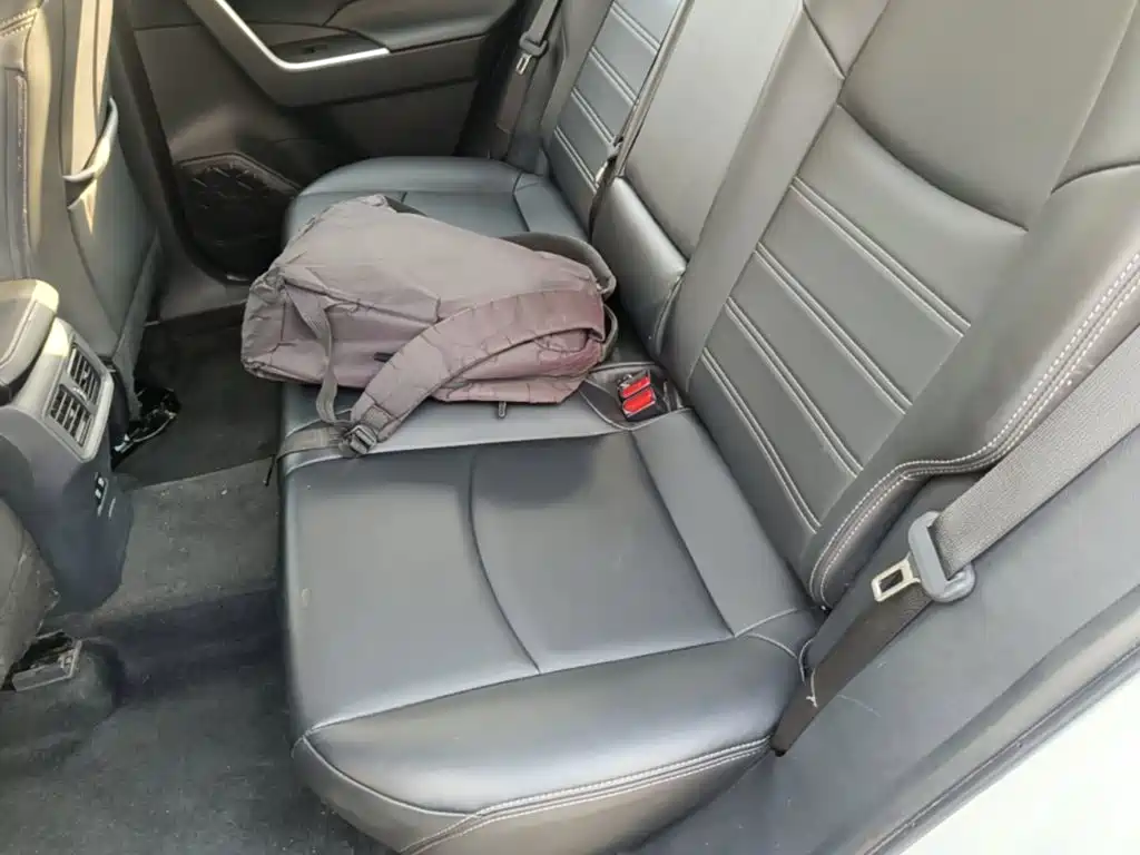 Toyota RAV4 — фото 13