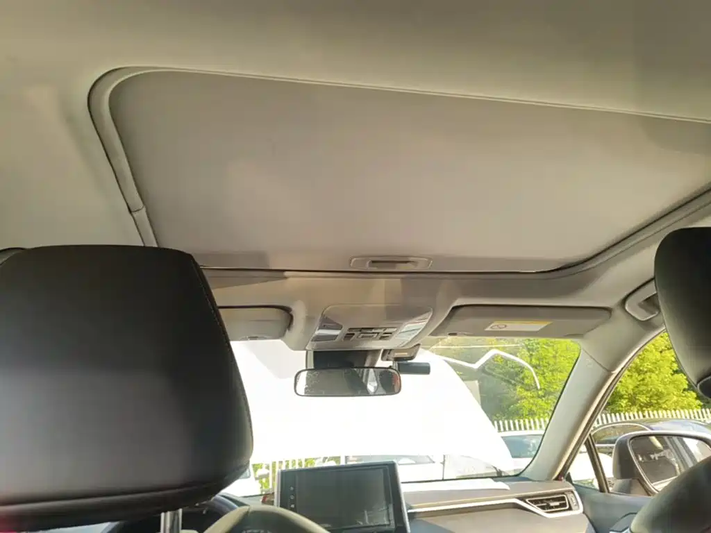 Toyota RAV4 — фото 14
