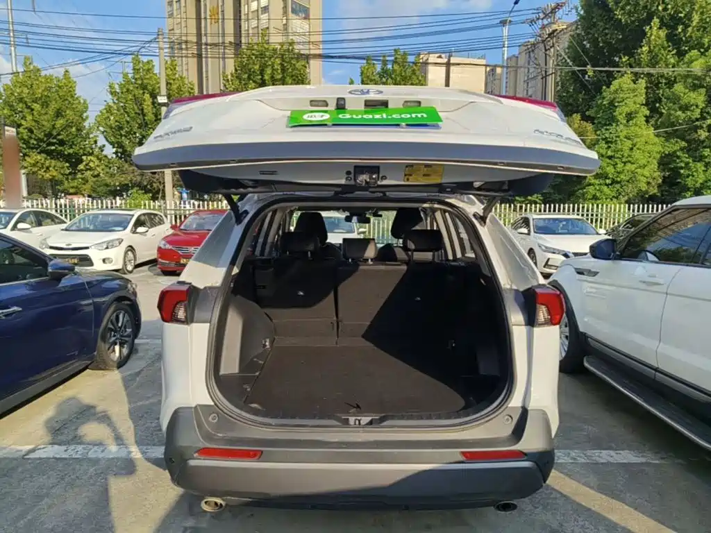 Toyota RAV4 — фото 15