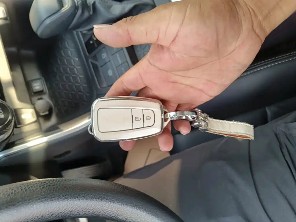 Toyota RAV4 — фото 17