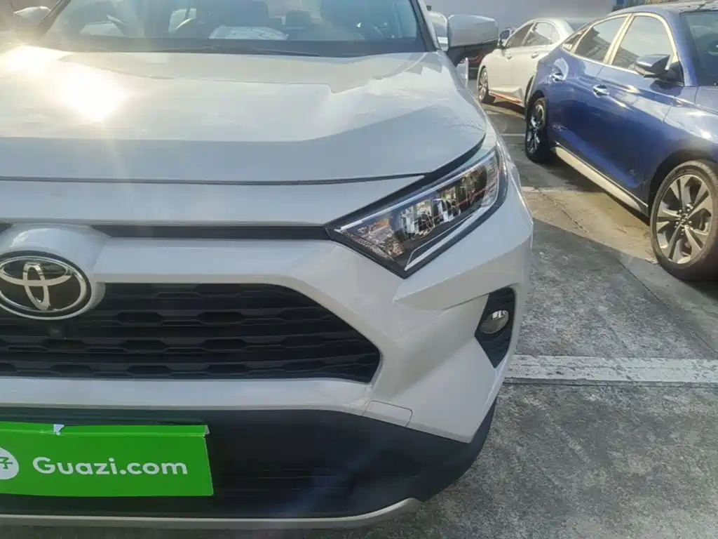 Toyota RAV4 — фото 18
