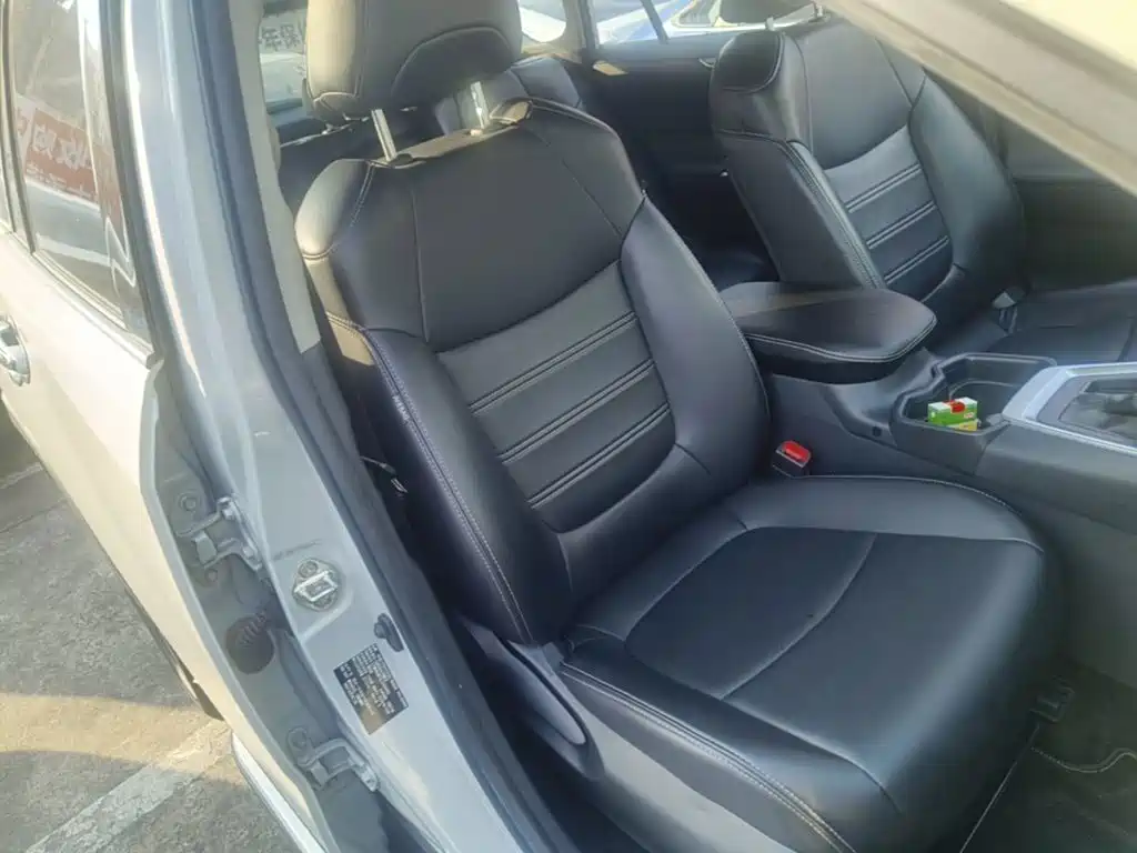 Toyota RAV4 — фото 20