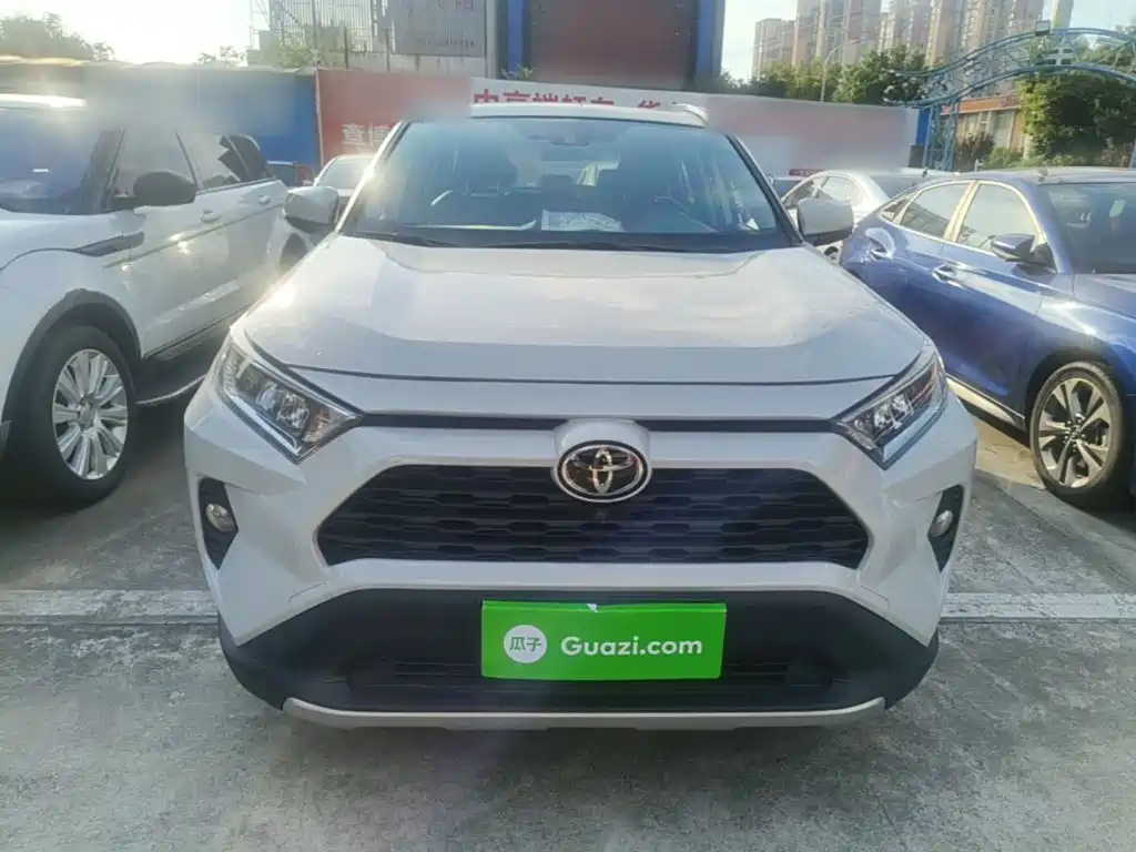 Toyota RAV4 — фото 3