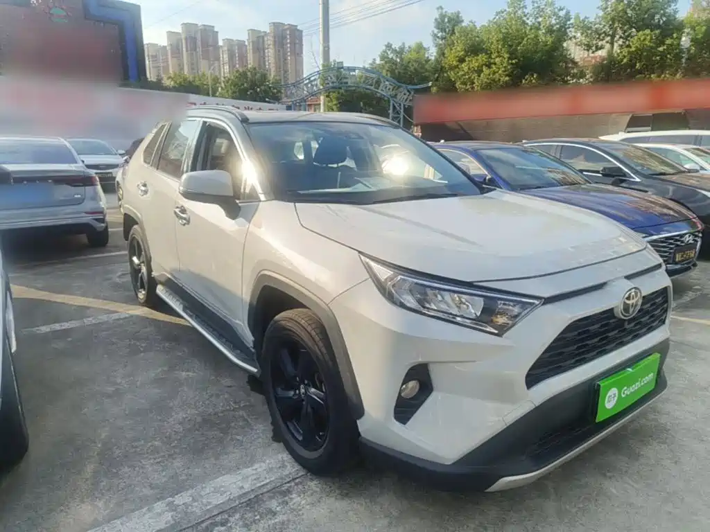 Toyota RAV4 — фото 22