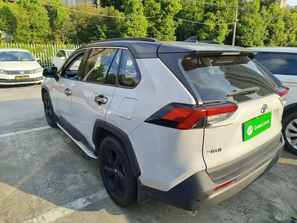 Toyota RAV4 — фото 23