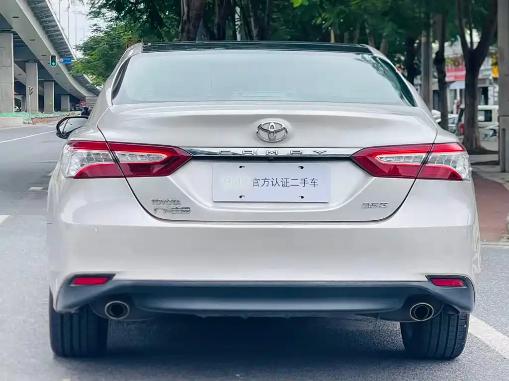 Toyota Camry — фото 4