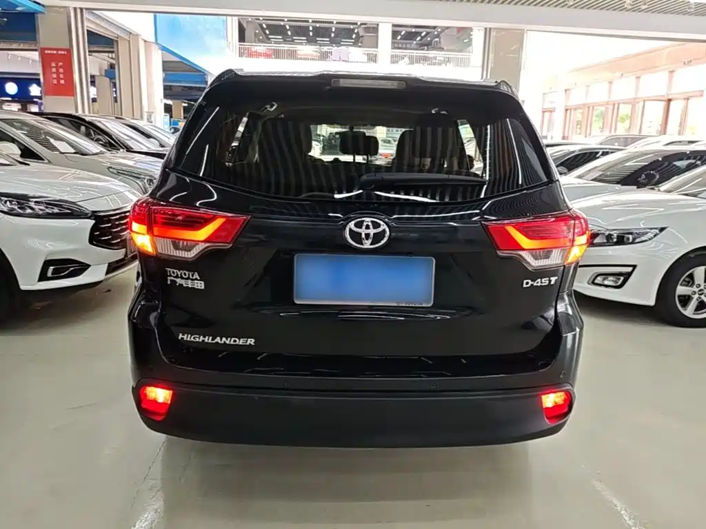 Toyota Highlander — фото 6