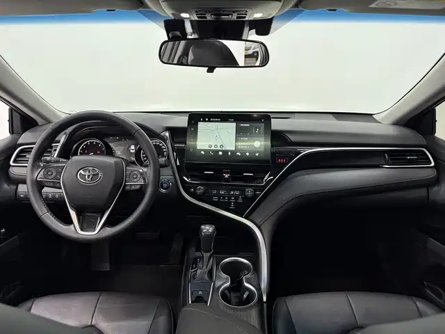 Toyota Camry — фото 4