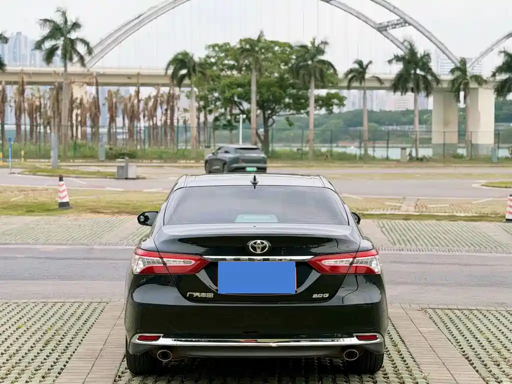 Toyota Camry — фото 5