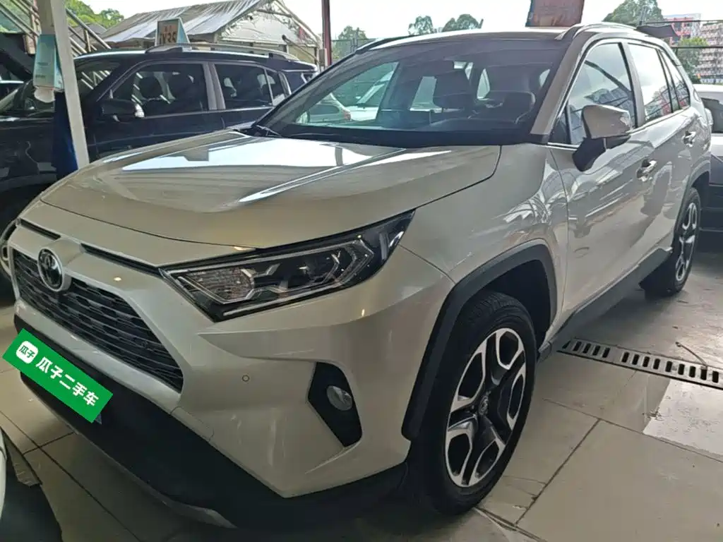 Toyota RAV4 — фото 2
