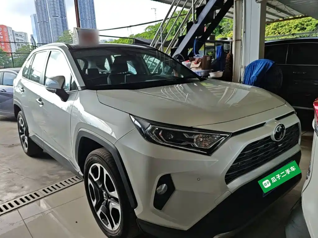 Toyota RAV4 — фото 4