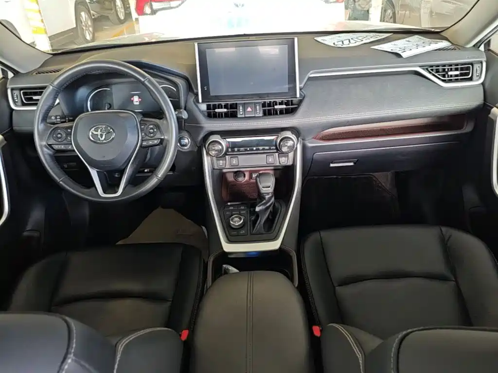 Toyota RAV4 — фото 10
