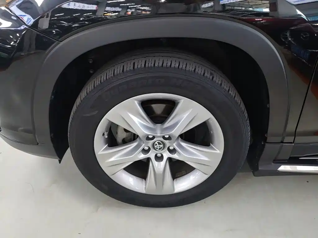 Toyota Highlander — фото 23
