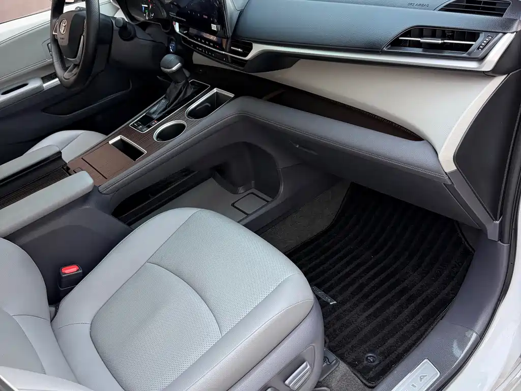 Toyota Granvia — фото 9