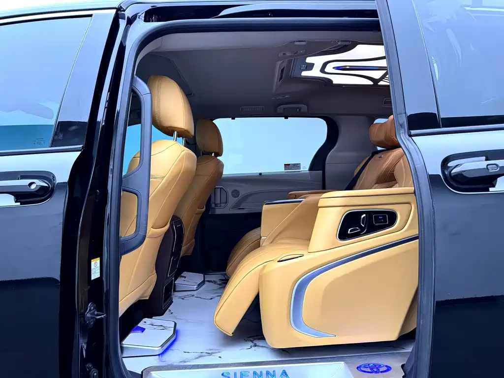 Toyota Sienna — фото 18