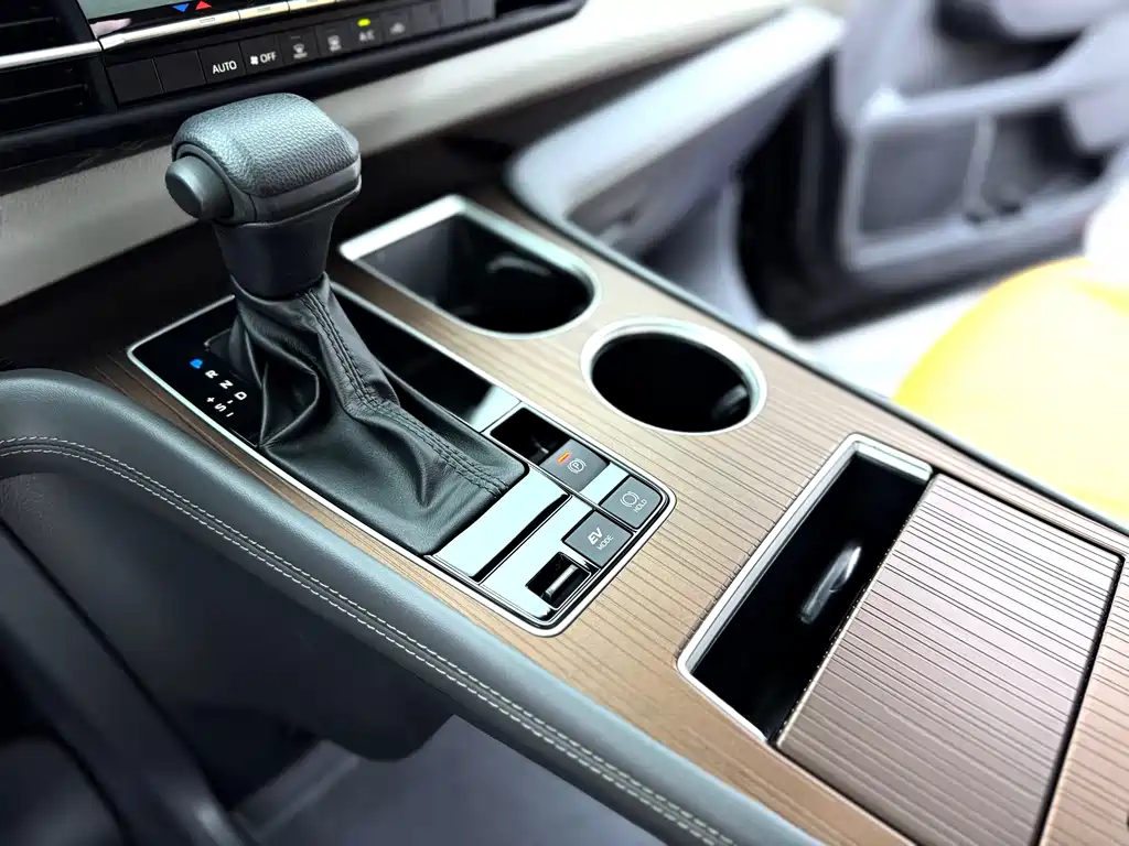Toyota Sienna — фото 25