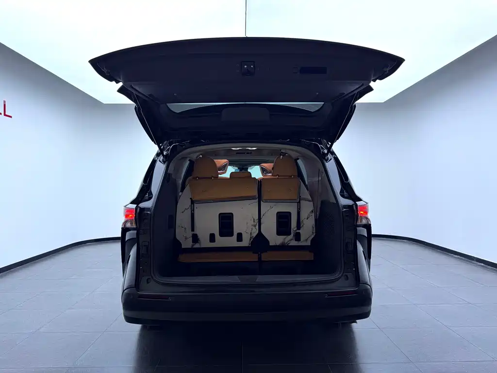 Toyota Sienna — фото 29