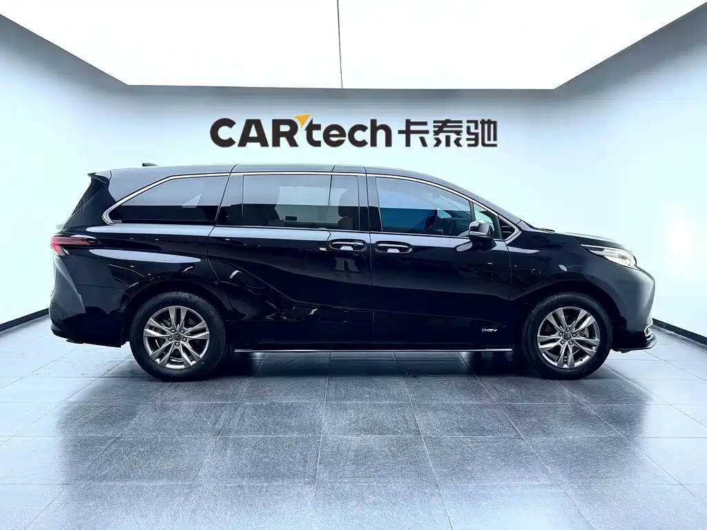 Toyota Sienna — фото 4