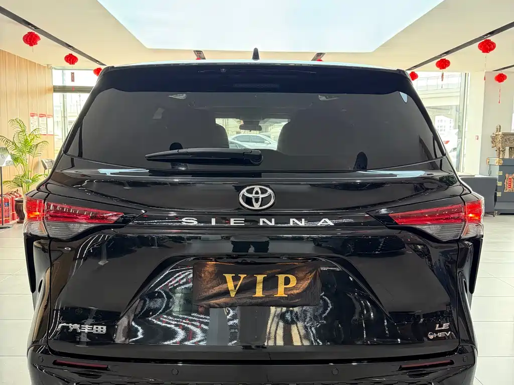 Toyota Sienna — фото 5