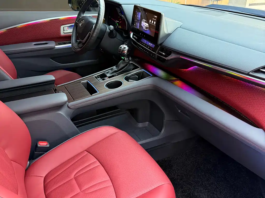Toyota Sienna — фото 9