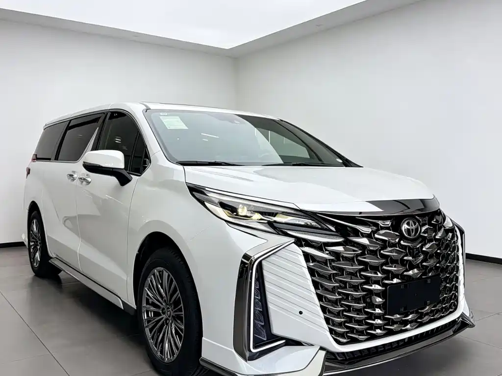 Toyota Granvia — фото 3