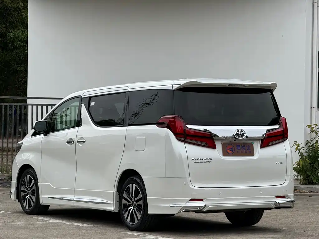 Toyota Alphard — фото 5