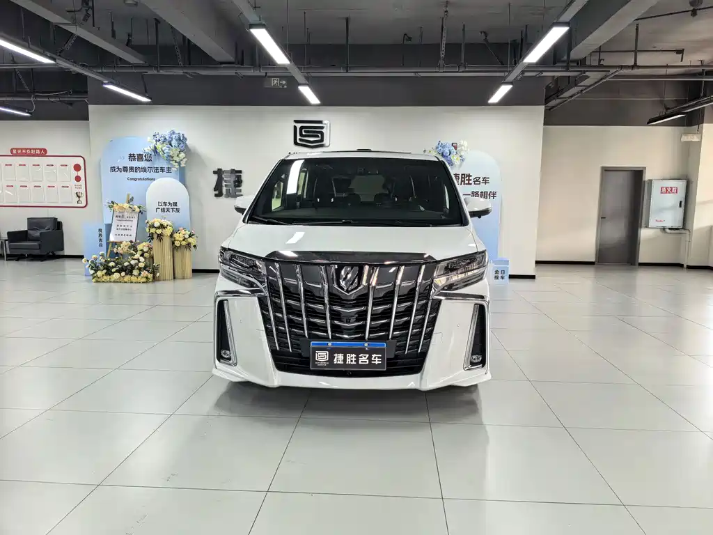 Toyota Alphard — фото 2