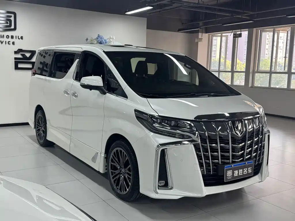 Toyota Alphard — фото 3