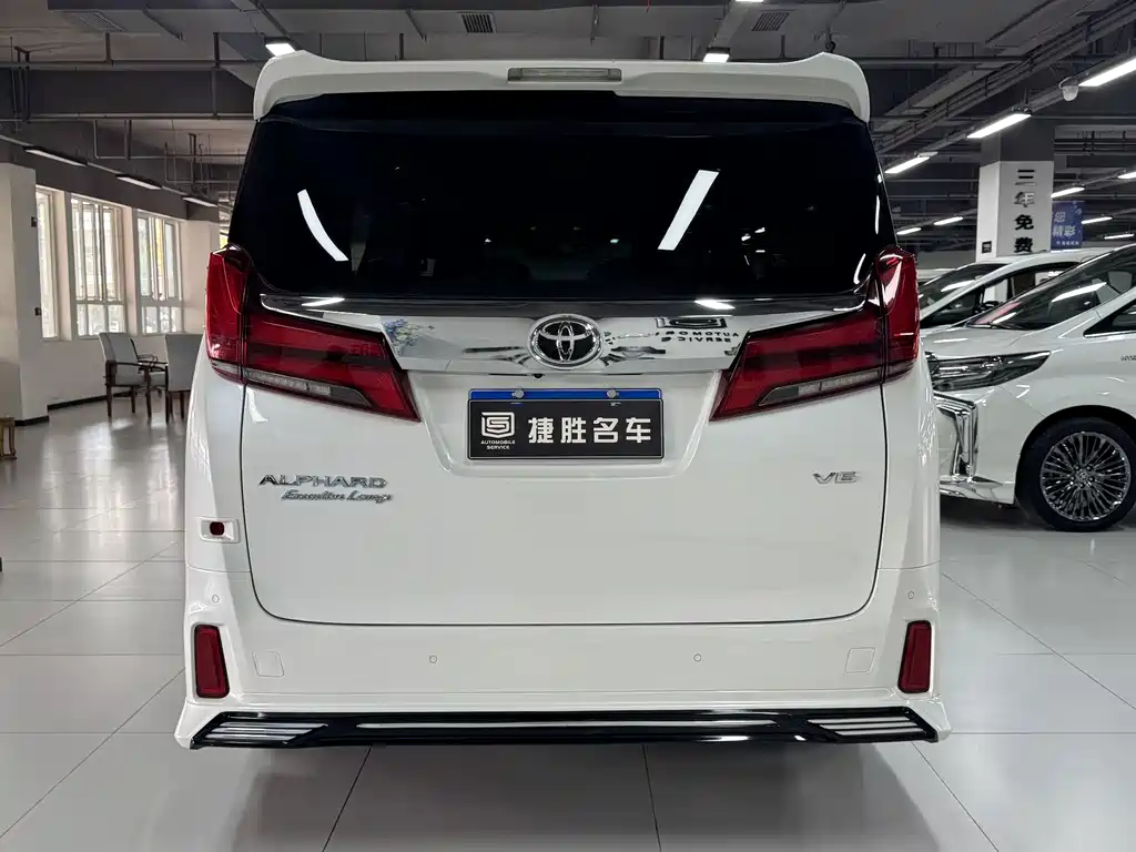 Toyota Alphard — фото 5
