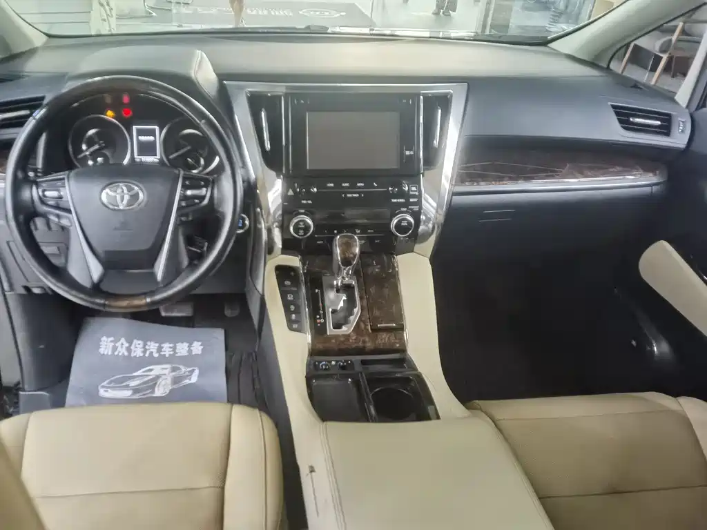 Toyota Alphard — фото 6