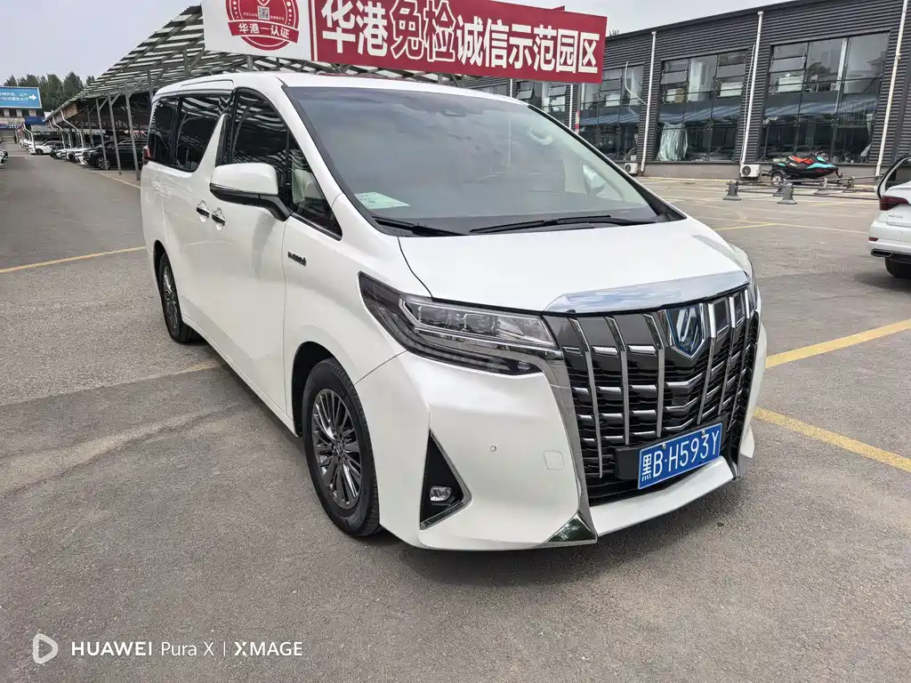 Toyota Alphard — фото 3