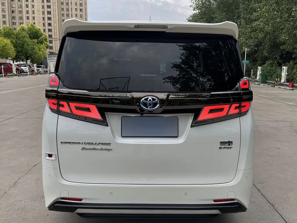 Toyota Vellfire — фото 4