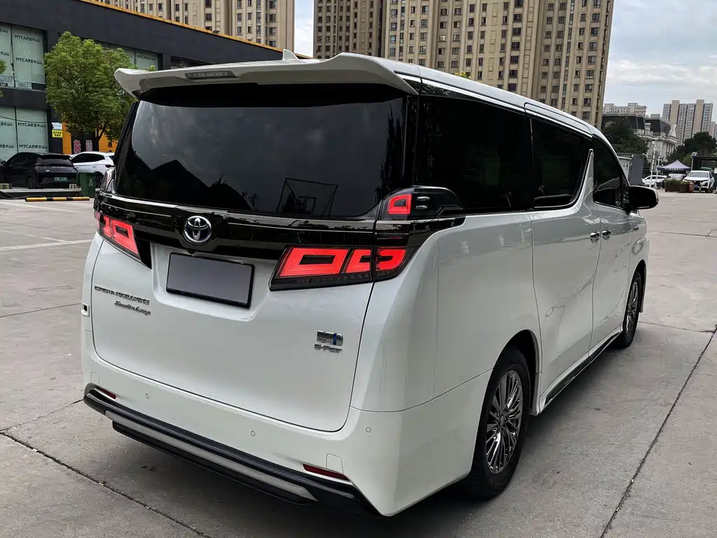 Toyota Vellfire — фото 5