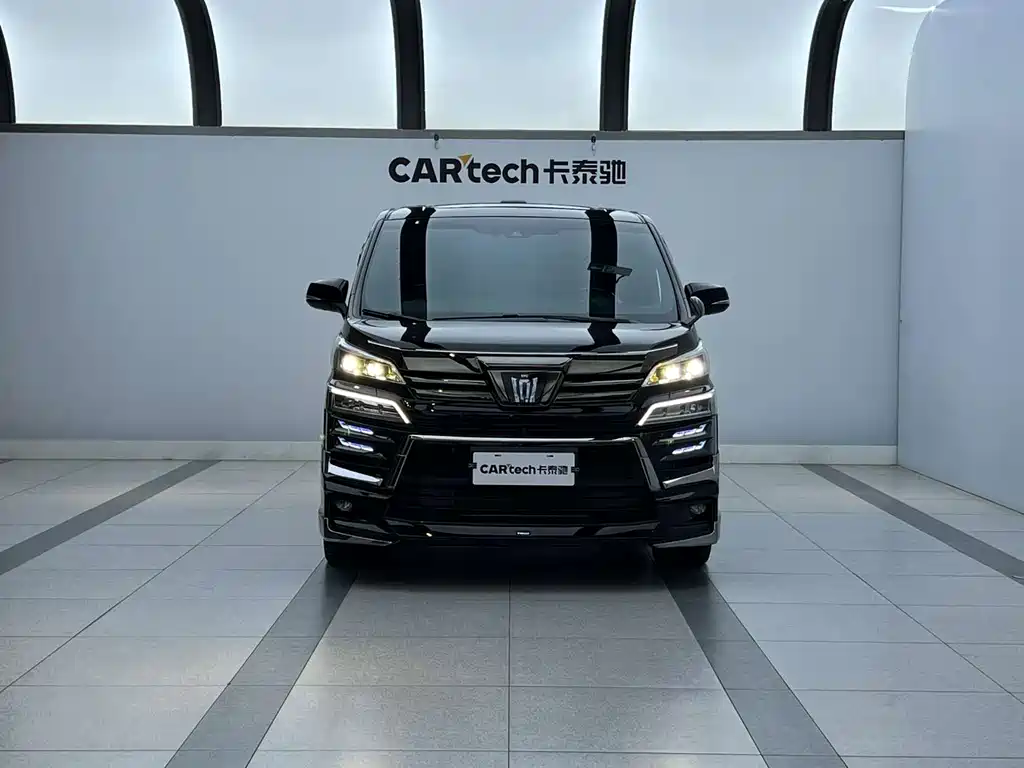 Toyota Vellfire — фото 3