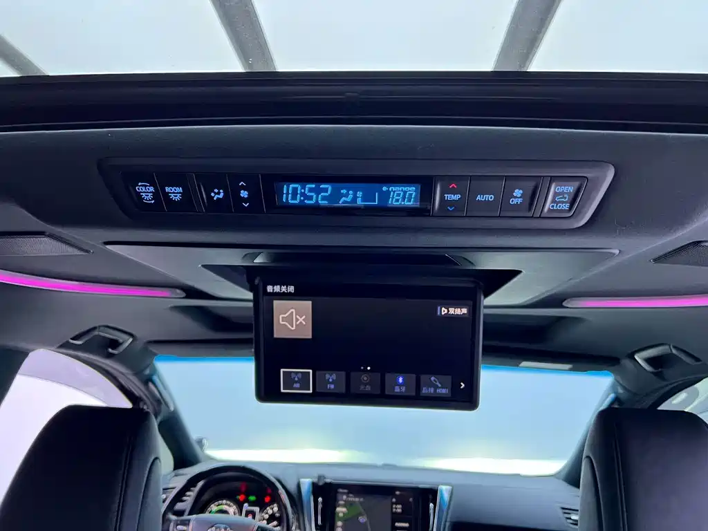 Toyota Vellfire — фото 4
