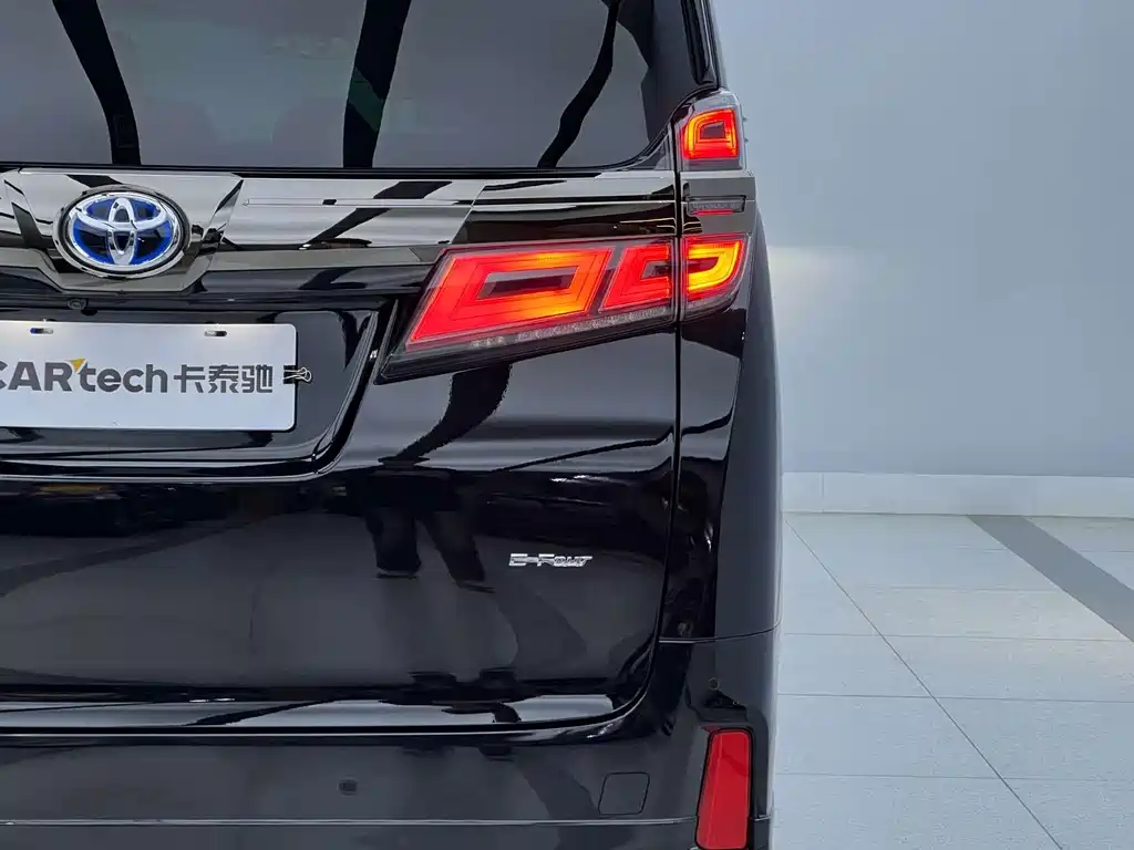Toyota Vellfire — фото 8