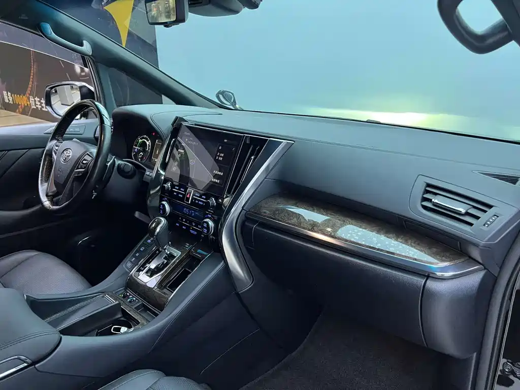 Toyota Vellfire — фото 9
