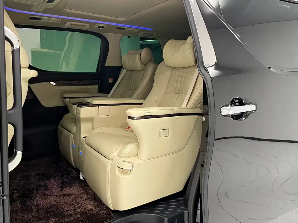 Toyota Alphard — фото 14