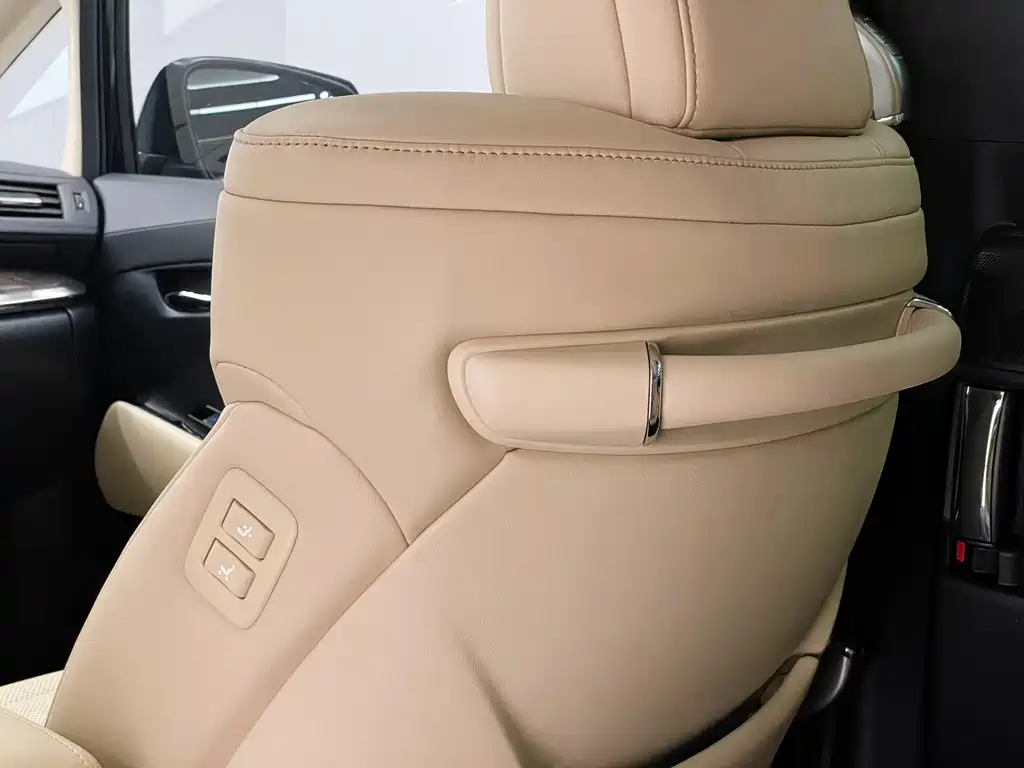Toyota Alphard — фото 24