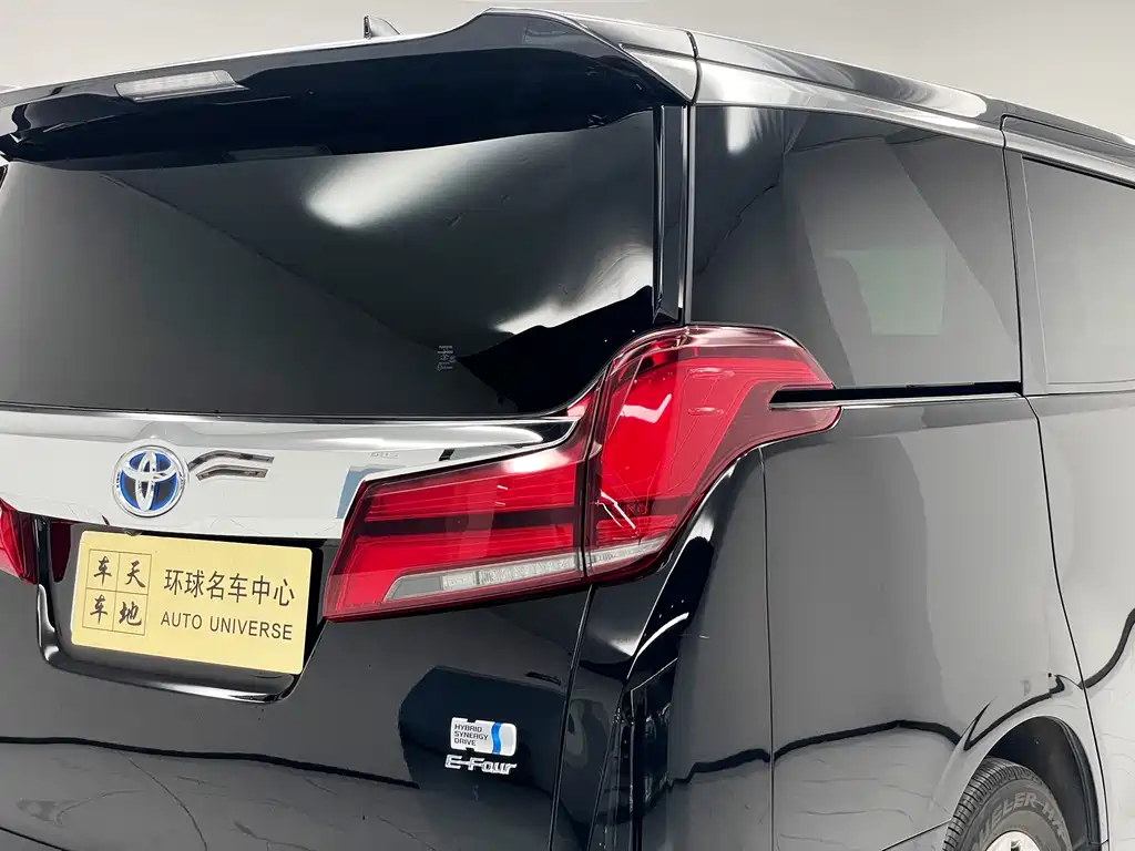 Toyota Alphard — фото 4