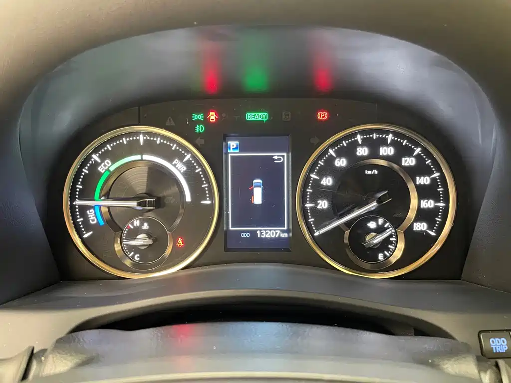 Toyota Alphard — фото 8