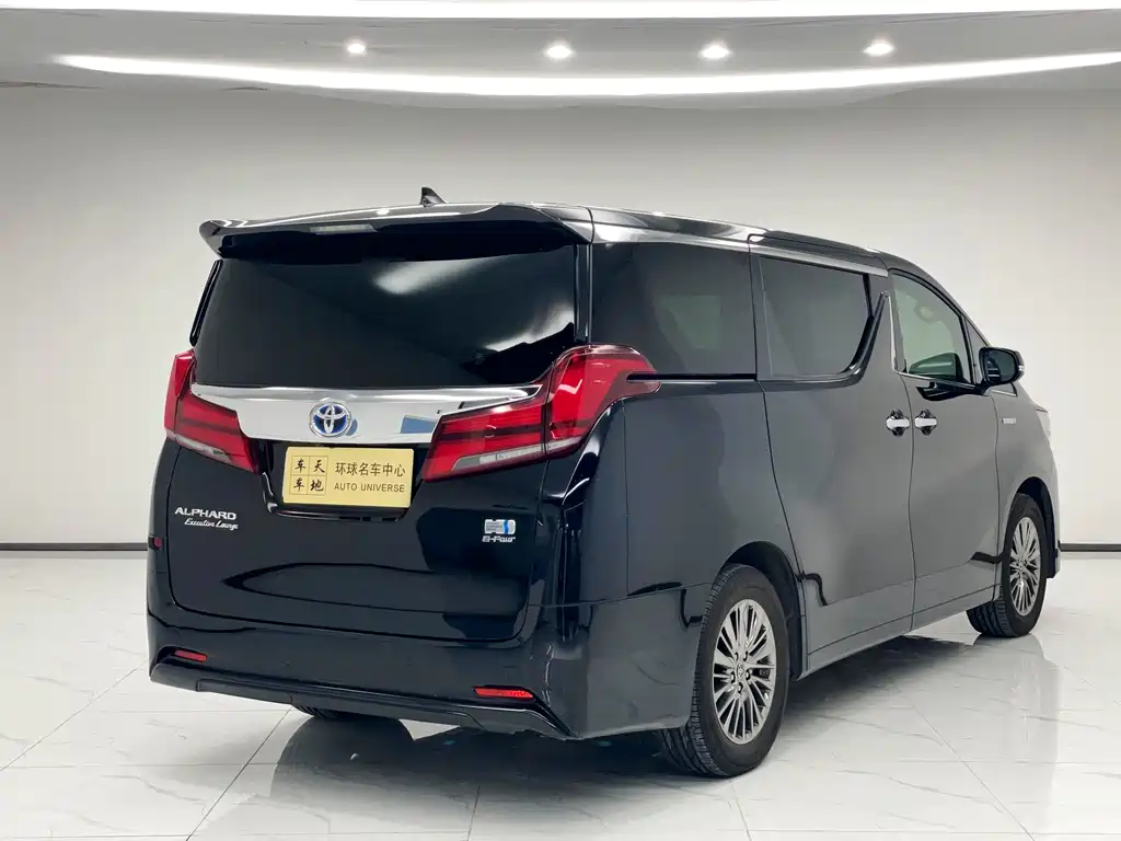 Toyota Alphard — фото 9