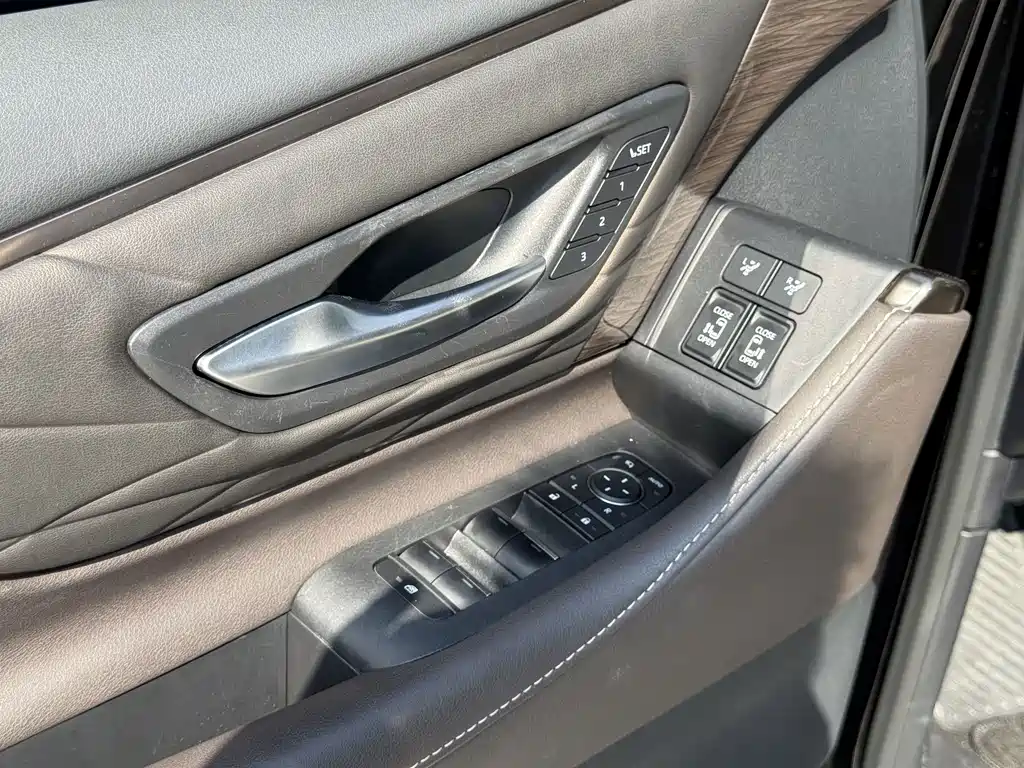 Toyota Alphard — фото 15
