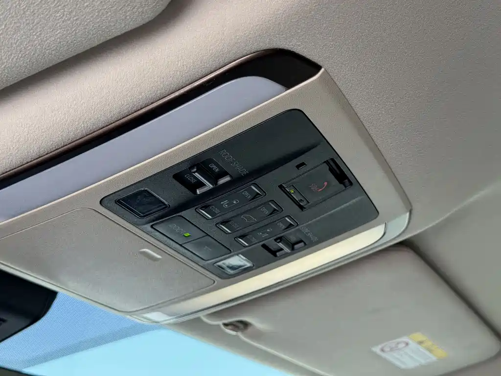 Toyota Alphard — фото 17