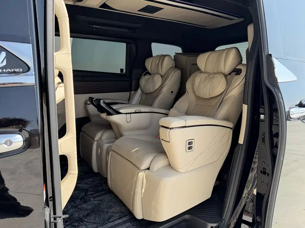 Toyota Alphard — фото 19